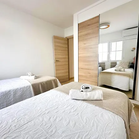 Dom wakacyjny Casa Caleton Blanco Pool And Puerto del Carmen (Lanzarote)