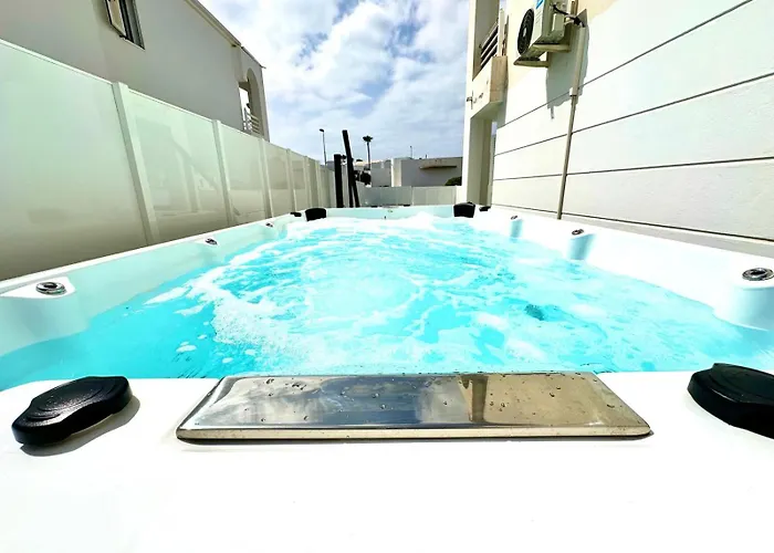 Casa Caletón Blanco Pool And Puerto del Carmen (Lanzarote)